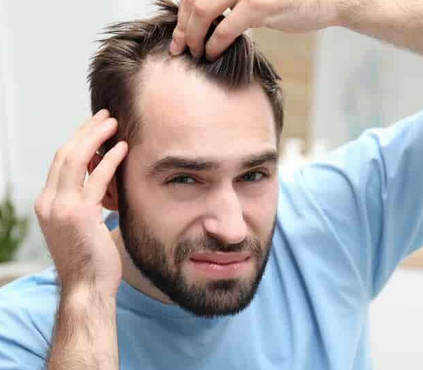 Beyaz saçları yok eden saç dökülmesini durduran bitkisel kür: Saçlarınız kökünden fışkıracak!