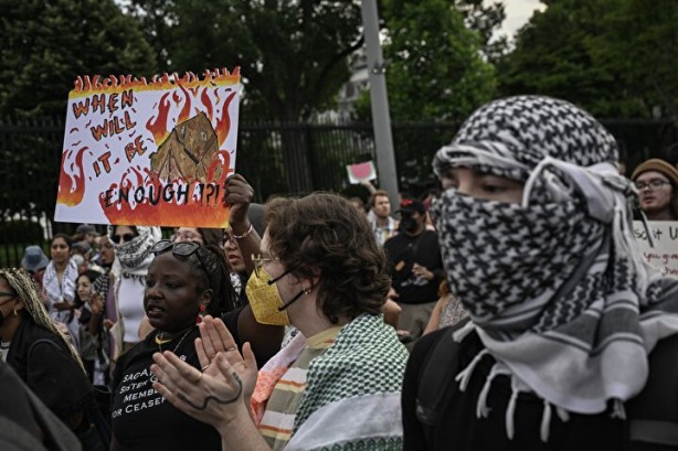Foto - Beyaz Saray'ın önünde büyük protesto! İsrail ile ABD yönetimine bayrak açtılar