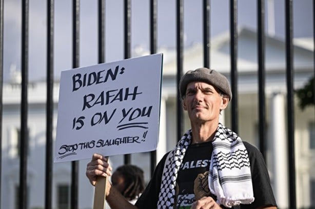Foto - Beyaz Saray'ın önünde büyük protesto! İsrail ile ABD yönetimine bayrak açtılar