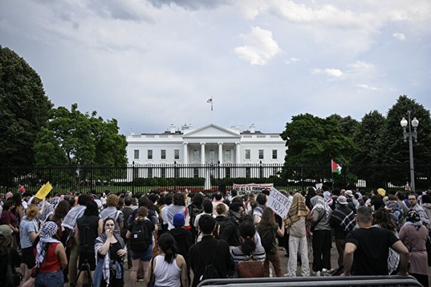 Foto - Beyaz Saray'ın önünde büyük protesto! İsrail ile ABD yönetimine bayrak açtılar
