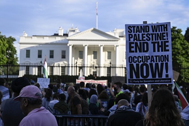 Foto - Beyaz Saray'ın önünde büyük protesto! İsrail ile ABD yönetimine bayrak açtılar