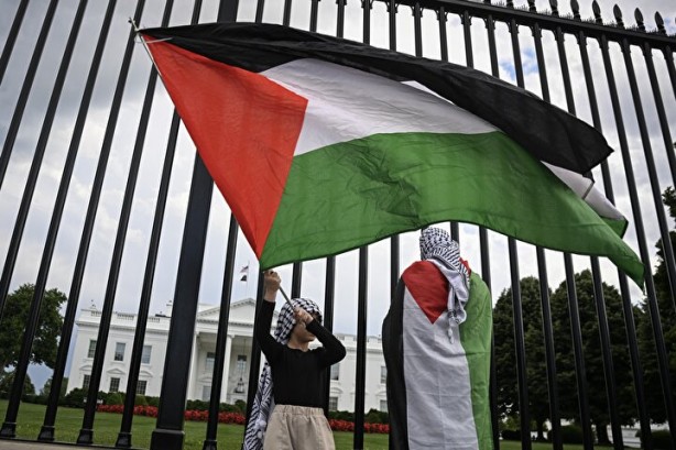 Foto - Beyaz Saray'ın önünde büyük protesto! İsrail ile ABD yönetimine bayrak açtılar