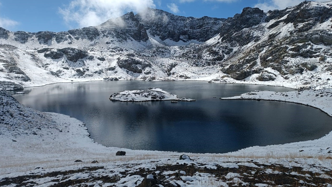 Beyaz ve yeşilin dansı! Yedigöller’de kartpostallık manzara