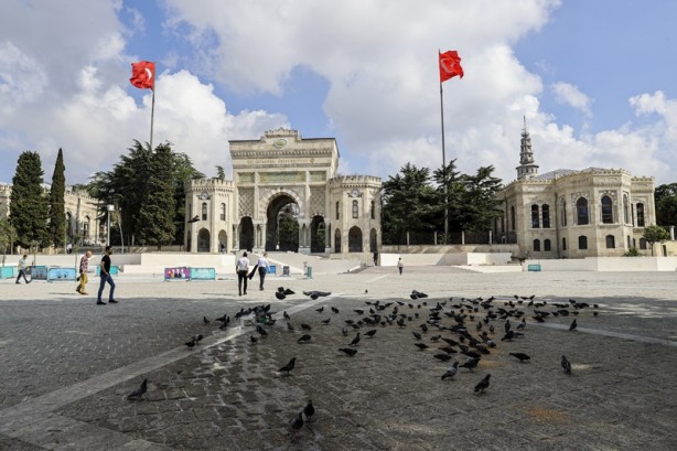 Foto - Beyazıt Meydanı'nda hatalı taş döşemesi! CHP'li İBB'ye tepki