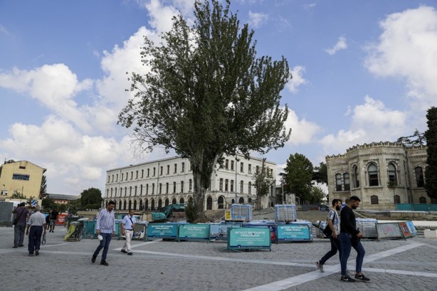 Foto - Beyazıt Meydanı'nda hatalı taş döşemesi! CHP'li İBB'ye tepki