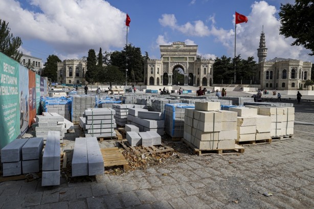 Beyazıt Meydanı'nda hatalı taş döşemesi! CHP'li İBB'ye tepki