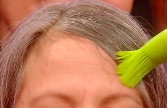 Foto - Beyazlayan saçları tamamen doğal yolla eski haline döndürmek: İlaçlara taş çıkartacak! Anında kapatan kür!