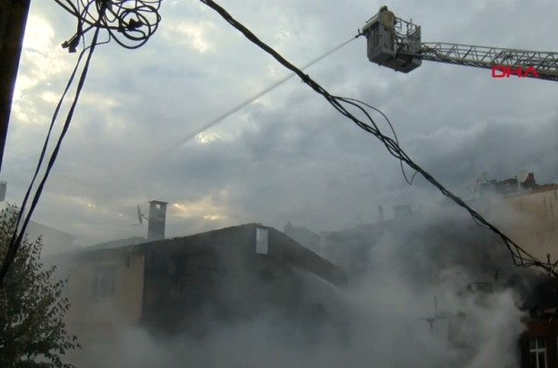 Foto - Beykoz'da bir bina cayır cayır yandı! Yangın 3 binaya daha sıçradı