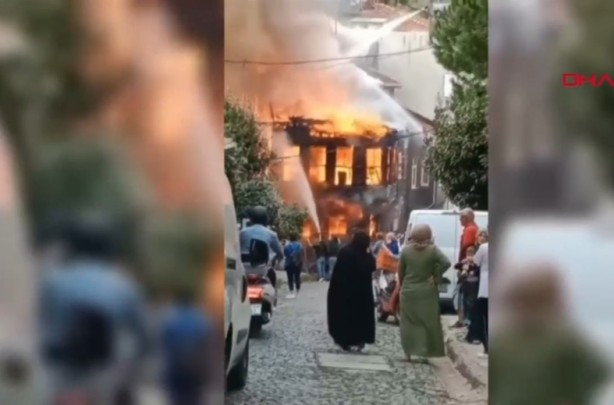 Foto - Beykoz'da bir bina cayır cayır yandı! Yangın 3 binaya daha sıçradı