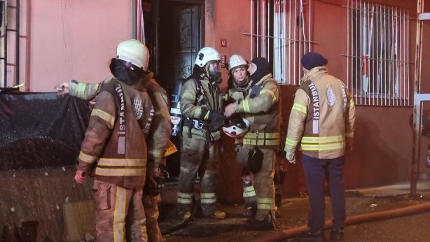 Foto - Beykoz'da iki katlı binada yangın