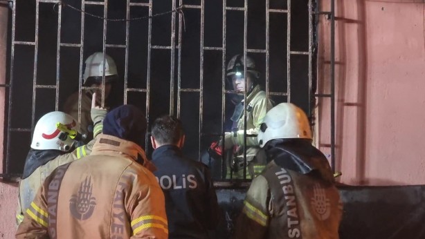 Foto - Beykoz'da iki katlı binada yangın