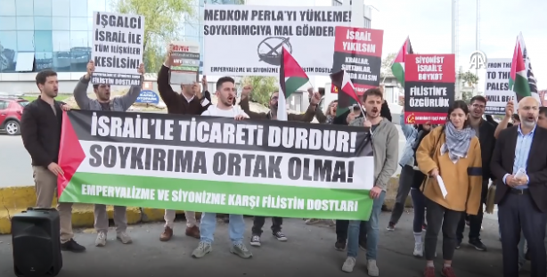 Foto - Beylikdüzü'nde hareketli anlar! İsrail'e yük taşıyan gemi ortalığı ayağa kaldırdı