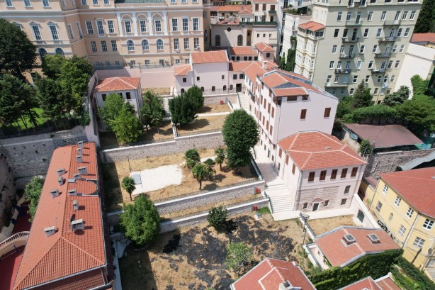 Foto - Beyoğlu Belediye Başkanı'ndan İmamoğlu'na '5 yıl' göndermesi