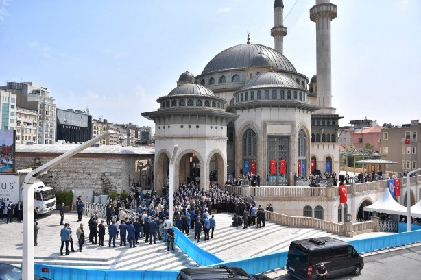 Foto - Beyoğlu Belediye Başkanı'ndan İmamoğlu'na '5 yıl' göndermesi