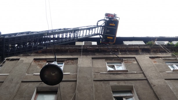 Foto - Beyoğlu'nda korku dolu anlar! Yangın paniğe sebep oldu