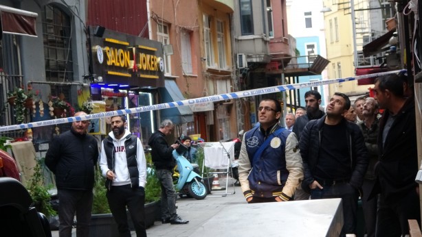 Foto - Beyoğlu'nda korku dolu anlar! Yangın paniğe sebep oldu