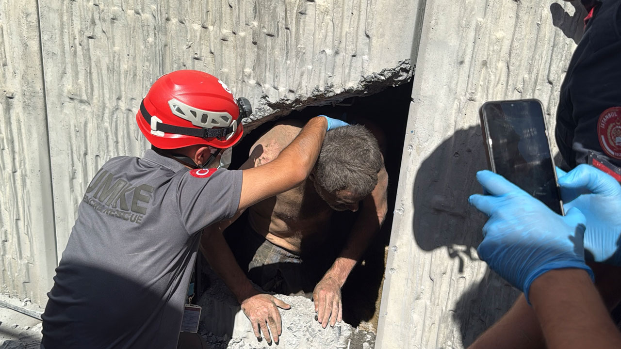 Foto - Beyoğlu’nda tünelde mahsur kalmıştı! Bakın o adam kim çıktı