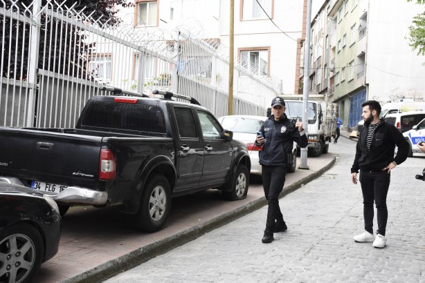 Foto - Beyoğlu’nda yaşandı: İşe gidenler şoka girdi