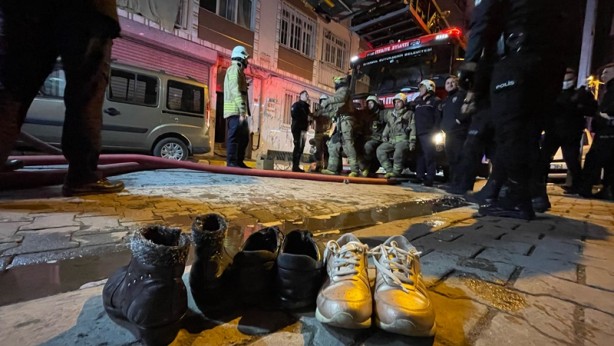Foto - Beyoğlu’ndaki bir binada çıkan yangın söndürüldü