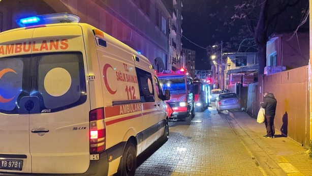Foto - Beyoğlu’ndaki bir binada çıkan yangın söndürüldü