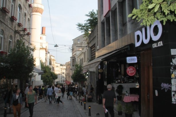 Foto - Beyoğlu'ndaki camiler meyhane kıskacında