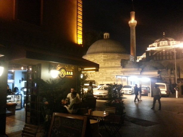 Foto - Beyoğlu'ndaki camiler meyhane kıskacında