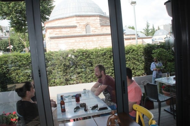 Foto - Beyoğlu'ndaki camiler meyhane kıskacında