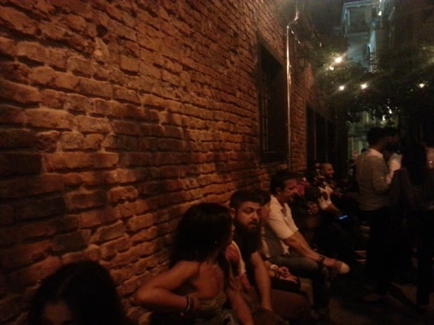 Foto - Beyoğlu'ndaki camiler meyhane kıskacında