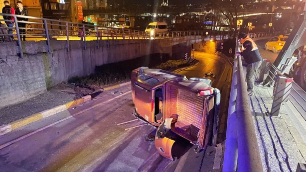 Foto - Beyoğlu’ndaki trafik kazasında 1’i ağır 3 kişi yaralandı