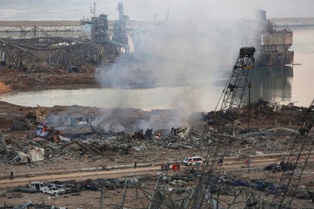 Foto - Beyrut Valisi gözyaşlarına boğuldu! Onlarca ölü binlerce yaralı var