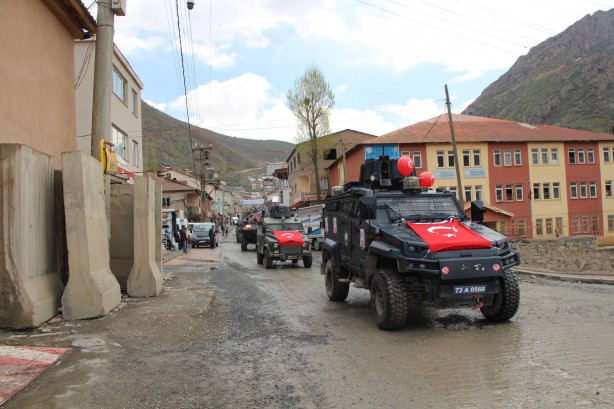 Foto - Beytüşşebap'ta polis çocukları zırhlı araçlarla gezdirdi