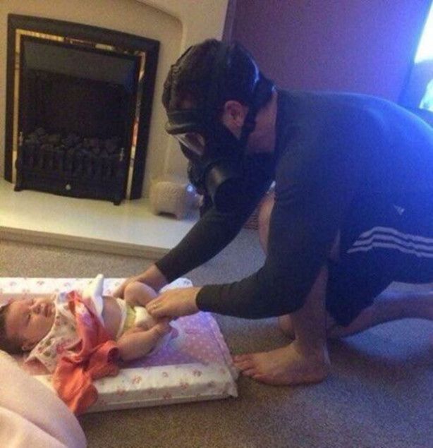 Foto - Bez değiştiren babaların birbirinden komik halleri