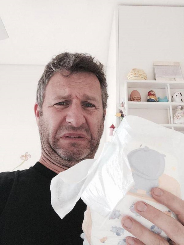 Foto - Bez değiştiren babaların birbirinden komik halleri