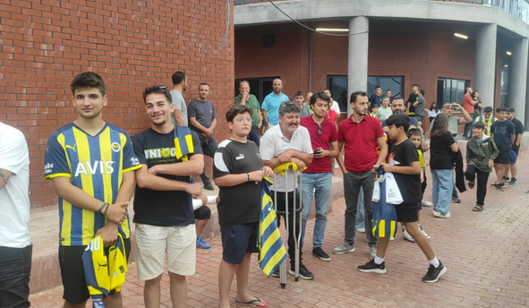 Bi kendine gel artık Alex de Souza! Tamı tamına yüzlerce kişi kapıda bekledi! Yönetim isyan etti! Bu da neyin nesi yahu…