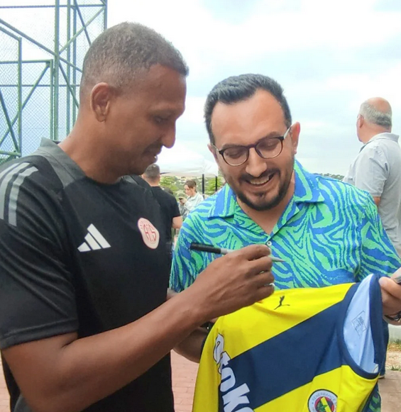 Foto - Bi kendine gel artık Alex de Souza! Tamı tamına yüzlerce kişi kapıda bekledi! Yönetim isyan etti! Bu da neyin nesi yahu…