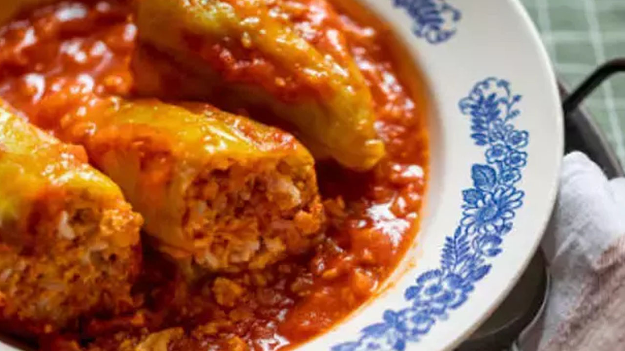 Biber dolması tarifi böyle yapılır! Salçaya gram gerek yok, farkı zeytinyağından! Bugün ne pişirsem' diyenlere