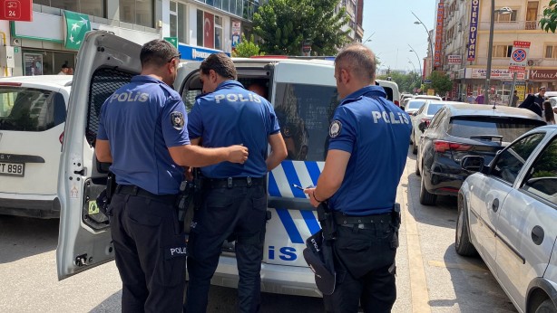 Foto - Bıçaklı saldırgan, kaçmasın diye odaya kilitlendi