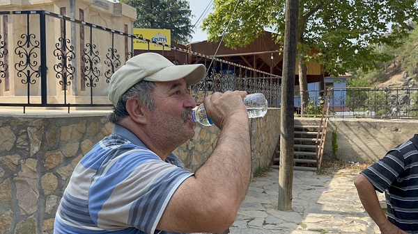 Foto - Bidon bidon alıyorlar! Bu maden suyu şişeden değil çeşmeden içiliyor
