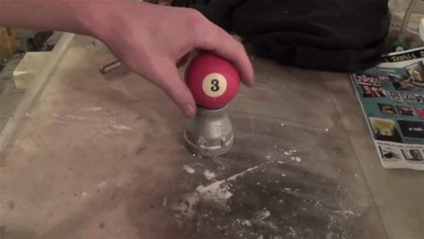 Foto - Bilardo topunun içini gördünüz mü?