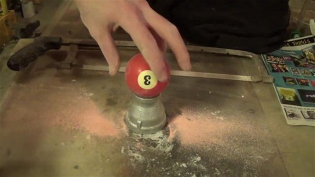 Foto - Bilardo topunun içini gördünüz mü?