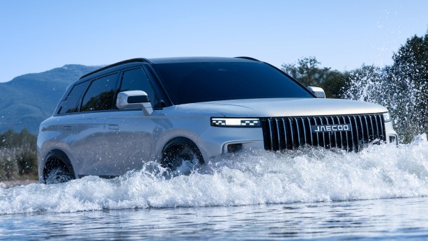 Bildiklerinizi unutun! Arazide estetik ve sağlamlığın yeni adıyla tanışın! Off-road denince ilk akla o gelecek!