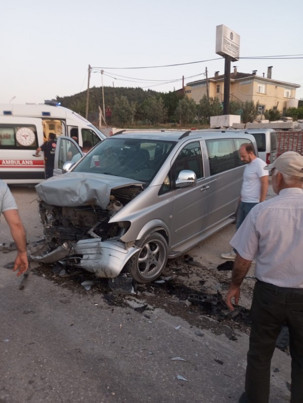 Foto - Bilecik'te iki otomobil çarpıştı: 1 ölü, 2 yaralı