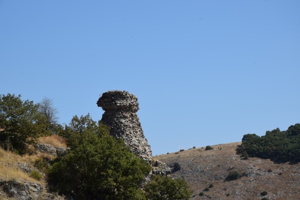 Foto - Bilecik'teki tarihi "Kızlar Kalesi"ni duyan yüzbinler akın ediyor! Ünlü peribacalarına benzer görüyor! İşte güncel bilgiler