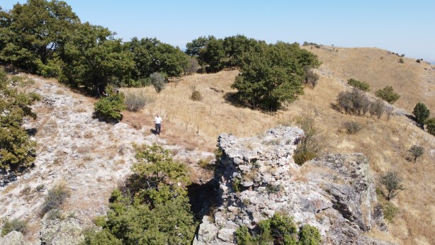 Foto - Bilecik'teki tarihi "Kızlar Kalesi"ni duyan yüzbinler akın ediyor! Ünlü peribacalarına benzer görüyor! İşte güncel bilgiler