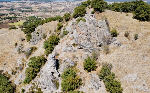 Foto - Bilecik'teki tarihi "Kızlar Kalesi"ni duyan yüzbinler akın ediyor! Ünlü peribacalarına benzer görüyor! İşte güncel bilgiler