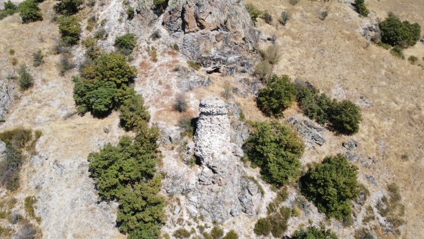Foto - Bilecik'teki tarihi "Kızlar Kalesi"ni duyan yüzbinler akın ediyor! Ünlü peribacalarına benzer görüyor! İşte güncel bilgiler