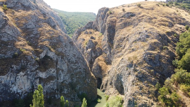 Foto - Bilecik'teki tarihi "Kızlar Kalesi"ni duyan yüzbinler akın ediyor! Ünlü peribacalarına benzer görüyor! İşte güncel bilgiler