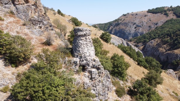 Foto - Bilecik'teki tarihi "Kızlar Kalesi"ni duyan yüzbinler akın ediyor! Ünlü peribacalarına benzer görüyor! İşte güncel bilgiler