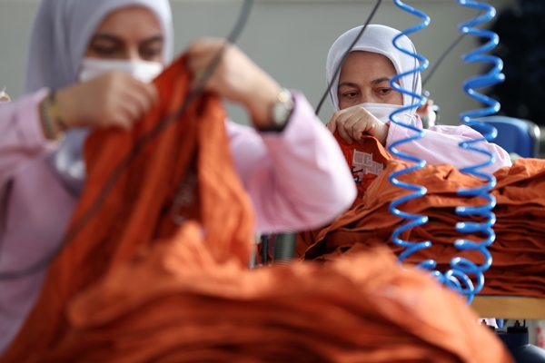 Foto - Bileziklerini satarak başladı... Şimdi dünyaya satıyor