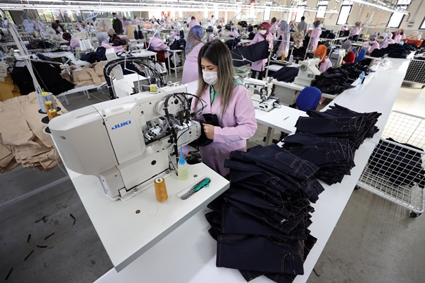 Foto - Bileziklerini satarak başladı... Şimdi dünyaya satıyor